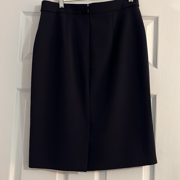 Ann Taylor navy blue size 8 skirt - Picture 2 of 4
